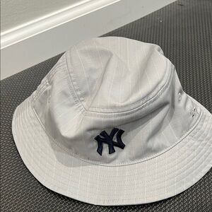 Gray Bucket Hat with Logo-kith brand
